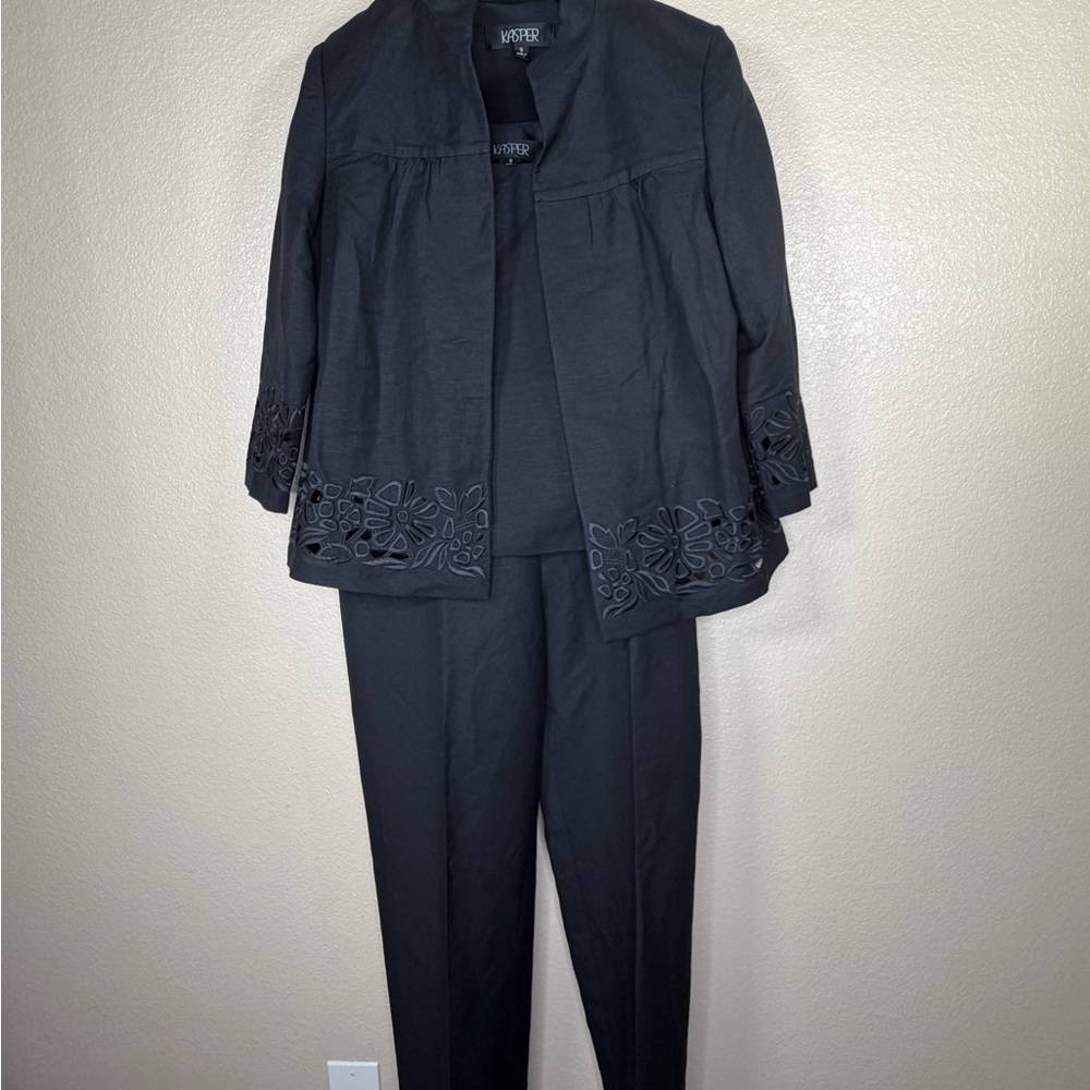 Kasper Black Floral Detail 3 Piece Pantsuit Linen‎ Blend Career Wear